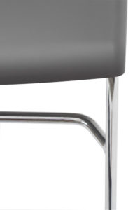 1902B_GRCR_enc_YOG_cad_assento_encosto_baixo_bracos_injetados_polipropileno_grafite_estrutura_aco_cromado_08 jpg